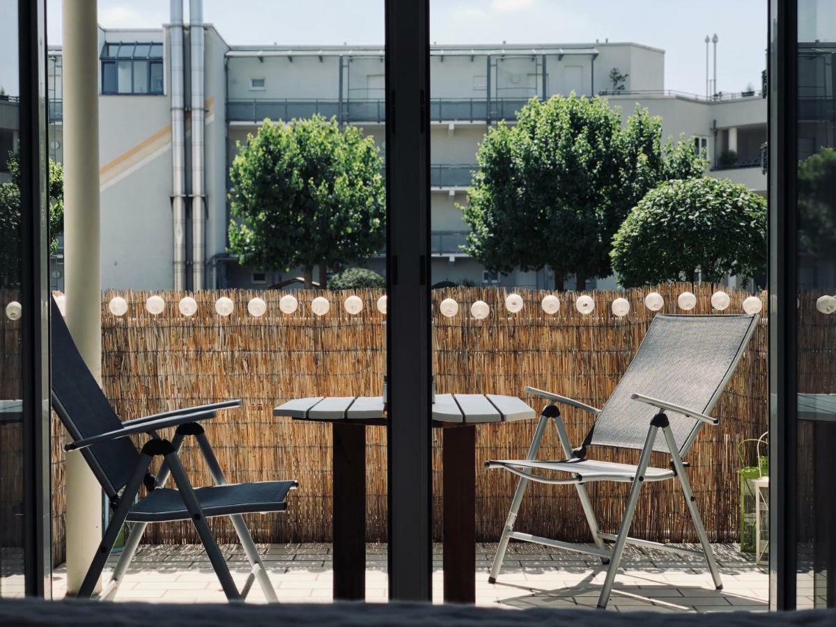 Parkplatz Und Balkon - Burberg'S Heimathafen In Wiesbaden Exteriör bild